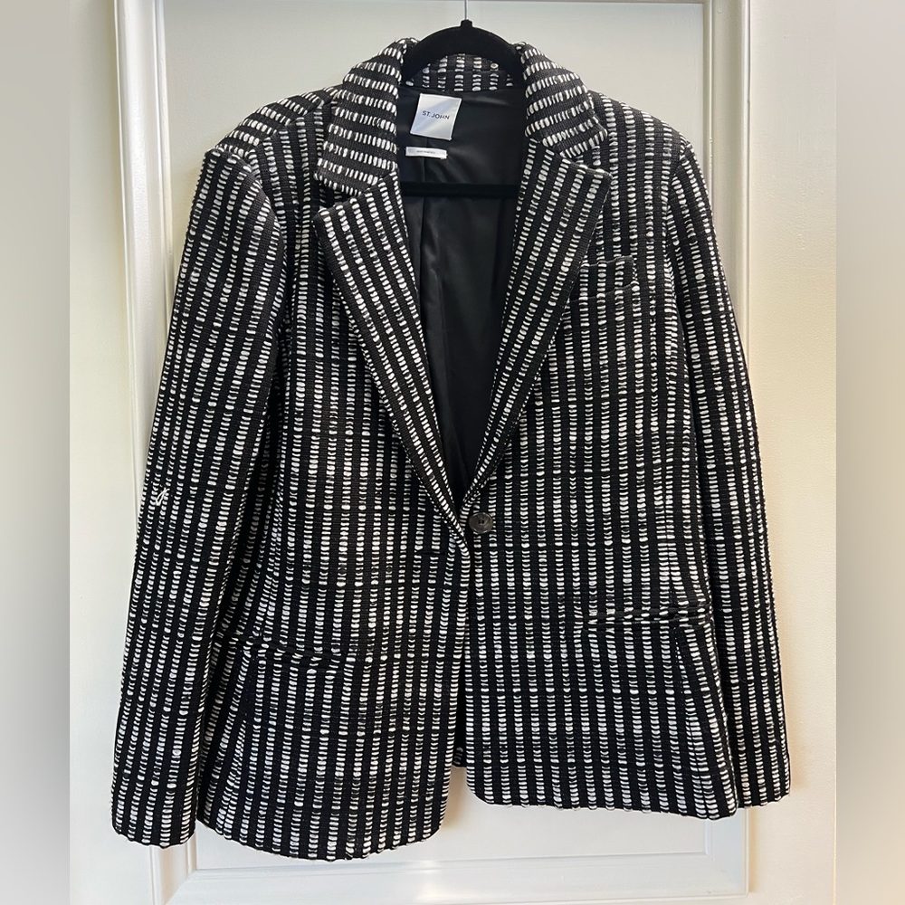 Women’s St. John Blazer black with white details Size 14